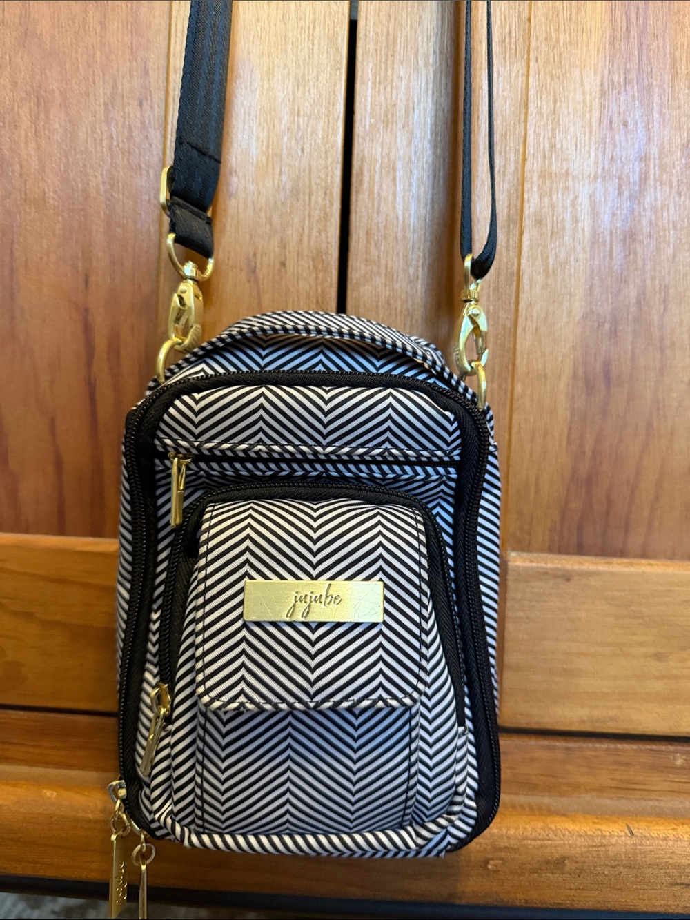 Ju-Ju-Be Black & White Chevron Mini Crossbody Pouch with Gold Hardware